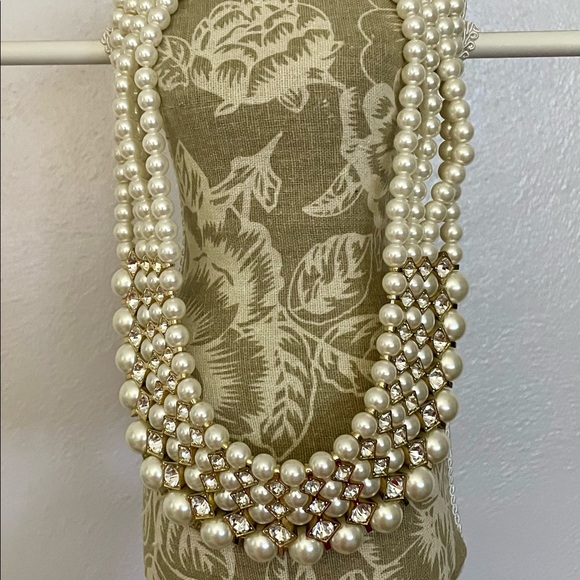 Gorgeous Collar Style Necklace - Picture 2 of 3